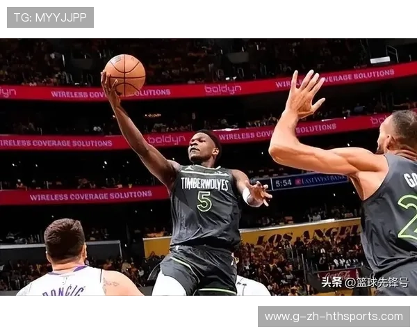 兰德尔弧顶命中关键一投,尼克斯终场笑到最后 兰德尔弧顶命中关键一投,尼克斯终场笑到最后